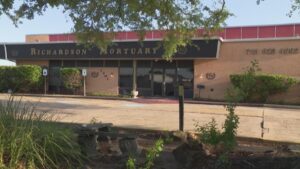 Cảnh sát Houston truy tìm thân nhân của 57 di hài vô chủ tại nhà quàn Richardson 7 Cảnh sát Houston truy tìm thân nhân của 57 di hài vô chủ tại nhà quàn Richardson