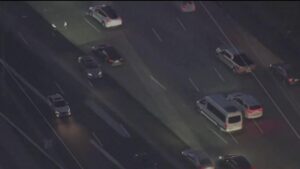 Truy đuổi ở Oakland: Một phụ nữ bị bắt, một người đàn ông vẫn đang bỏ trốn 26 Truy đuổi ở Oakland: Một phụ nữ bị bắt, một người đàn ông vẫn đang bỏ trốn