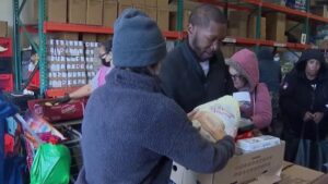 Cộng Đồng Đáp Ứng Nhu Cầu Hỗ Trợ Lương Thực Tăng Cao Trước Lễ Tạ Ơn 4 Cộng Đồng Đáp Ứng Nhu Cầu Hỗ Trợ Lương Thực Tăng Cao Trước Lễ Tạ Ơn