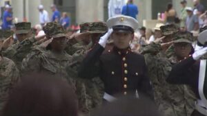 Lễ diễu hành Ngày Cựu Chiến binh Houston vẫn diễn ra bất chấp việc chính phủ đóng cửa