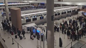 Thời gian chờ ở sân bay Houston cải thiện, nhưng giới chức cảnh báo 14 Thời gian chờ ở sân bay Houston cải thiện, nhưng giới chức cảnh báo