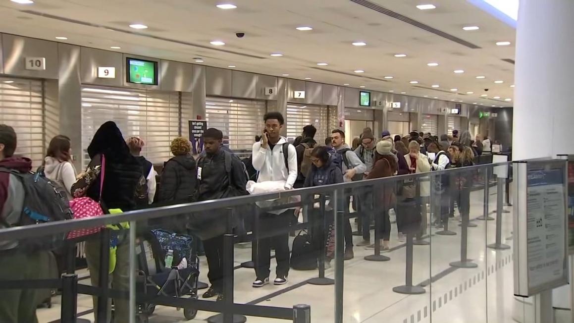 Cảnh Báo Phơi Nhiễm Sởi tại Phi Trường Quốc Tế Philadelphia 1 6pHolidayAirportTravelpkgstephania 7201156