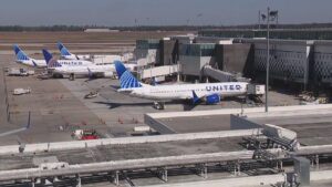 Cục Quản lý Hàng không Liên bang cắt giảm 10% chuyến bay 24 Cục Quản lý Hàng không Liên bang cắt giảm 10% chuyến bay