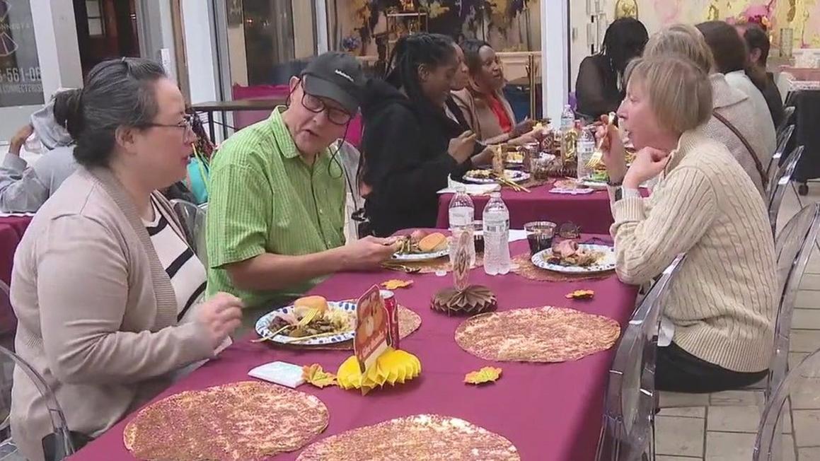 Cộng đồng Pasadena mở tiệc Tạ Ơn cho nạn nhân hỏa hoạn 1 737e27740166183198c3c903fe8688ad