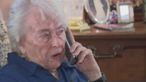 Hướng Dẫn Người Cao Niên Houston Tiết Kiệm Hàng Trăm Đô La Cho Chuyến Bay, Thực Phẩm Và Nhiều Khoản Khác 12 Hướng Dẫn Người Cao Niên Houston Tiết Kiệm Hàng Trăm Đô La Cho Chuyến Bay, Thực Phẩm Và Nhiều Khoản Khác