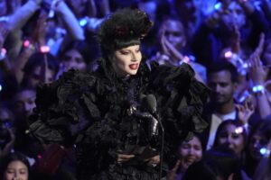 Lady Gaga cần lithium để đóng ‘A Star is Born’ 4 Lady Gaga cần lithium để đóng ‘A Star is Born’