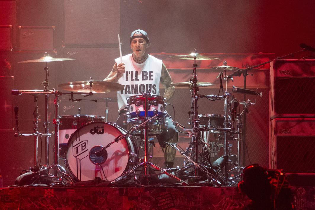 Chòm Sao Ngày 14 tháng 11 năm 2025: Travis Barker, Càng Nỗ Lực, Càng Thu Được Thành Quả 1 AP25265123838024