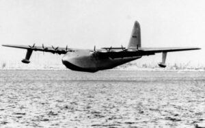 Ngày này năm xưa: Howard Hughes lái ‘Spruce Goose’ 11 Ngày này năm xưa: Howard Hughes lái ‘Spruce Goose’