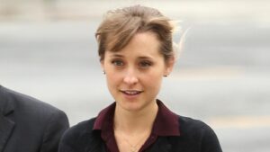 Nữ diễn viên 'Smallville' Allison Mack chia sẻ về cách lãnh đạo giáo phái NXIVM tuyên bố tình dục là cần thiết để 'chữa lành' 17 Nữ diễn viên ‘Smallville’ Allison Mack chia sẻ về cách lãnh đạo giáo phái NXIVM tuyên bố tình dục là cần thiết để ‘chữa lành’