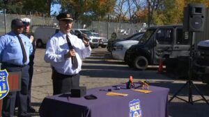 Cảnh sát Philadelphia khởi động chiến dịch phòng chống trộm xe 4 Cảnh sát Philadelphia khởi động chiến dịch phòng chống trộm xe