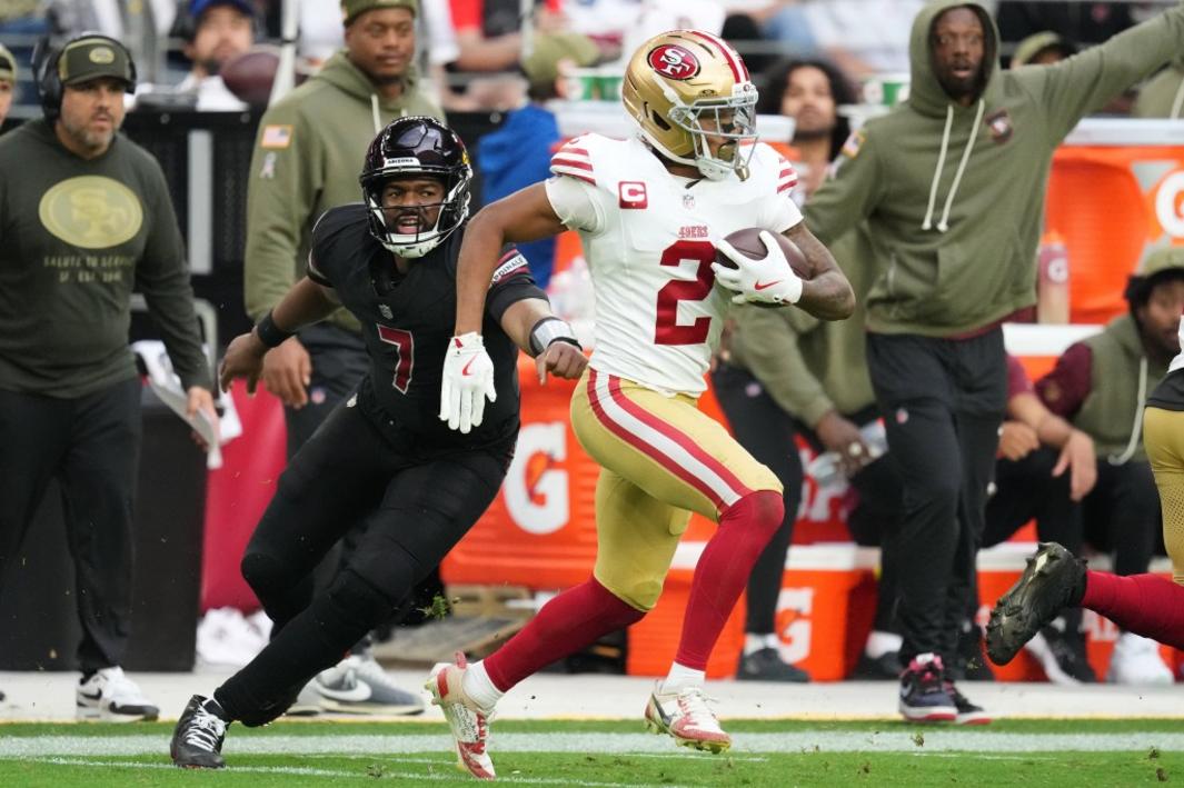 Hàng thủ và đội đặc nhiệm 49ers thi đấu xuất sắc trong chiến thắng áp đảo tại Arizona 1 BNG L 49ERS 1117 21