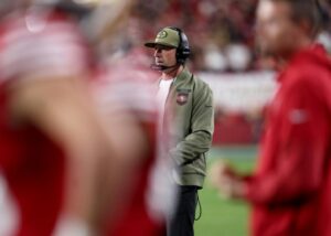 Chấm điểm trận 49ers vs. Panthers: Phòng ngự xuất sắc 10 Chấm điểm trận 49ers vs. Panthers: Phòng ngự xuất sắc