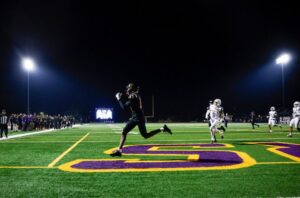 Tin tức thể thao trung học: Có điều gì mà Cynai Thomas của Riordan không thể làm không?