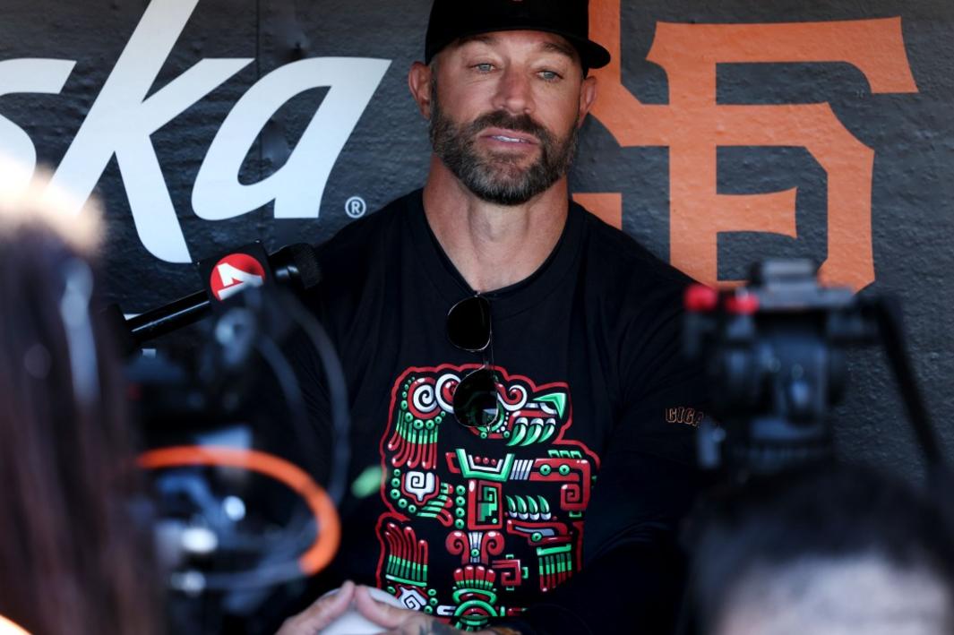 Miami Marlins bổ nhiệm cựu HLV Giants Gabe Kapler làm Tổng Giám đốc 1 BNG L GIANTS 0429 6