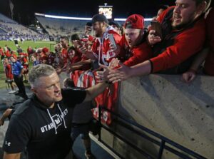 BYU Thua Đậm, Con Đường Vào Vòng Playoff Bóng Bầu Dục Đại Học Của BYU và Utah Hẹp Dần 2 BYU Thua Đậm, Con Đường Vào Vòng Playoff Bóng Bầu Dục Đại Học Của BYU và Utah Hẹp Dần