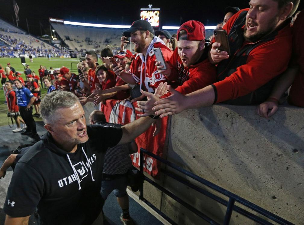 BYU Thua Đậm, Con Đường Vào Vòng Playoff Bóng Bầu Dục Đại Học Của BYU và Utah Hẹp Dần 1 BNG L HOTLINE 1016 01