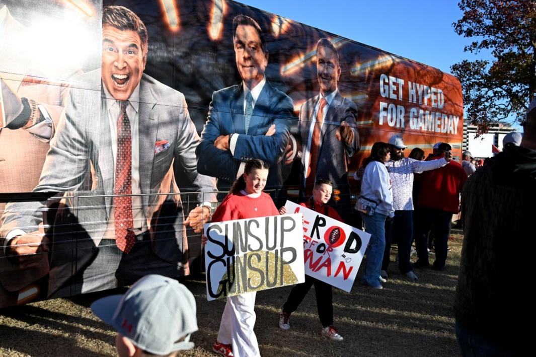 Brett Yormark và chiến lược truyền thông dài hạn của Big 12 1 BNG L HOTLINE 1112