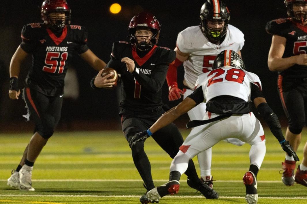 Giải vô địch bóng bầu dục trung học: Tỷ số thứ Sáu, Lịch thi đấu thứ Bảy 1 BNG L NCSDIV2FB 1128 08