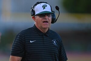 Huấn luyện viên bóng bầu dục Palo Alto bị sa thải sau mùa giải thất bại 4 Huấn luyện viên bóng bầu dục Palo Alto bị sa thải sau mùa giải thất bại