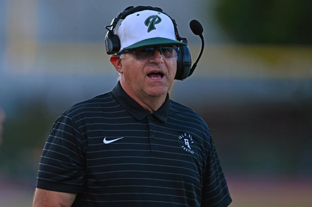 Huấn luyện viên bóng bầu dục Palo Alto bị sa thải sau mùa giải thất bại 1 BNG L PALOALTOFB 0904 05