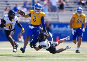 San Jose State lần đầu dùng tân binh làm Quarterback