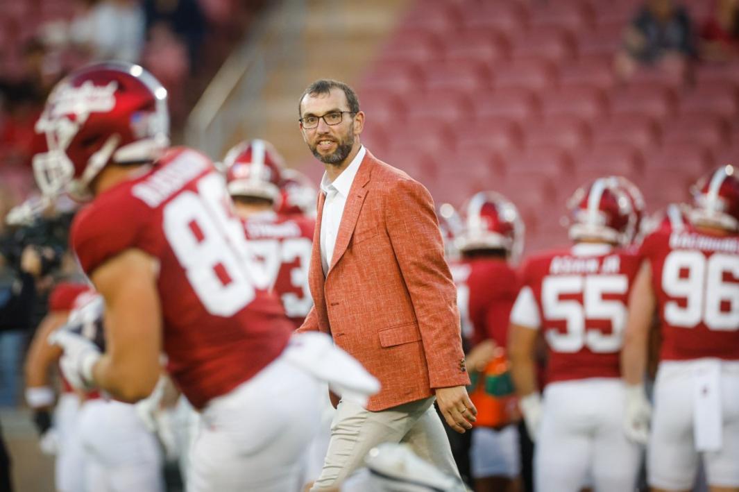 Với 50 triệu đô la và một Chủ tịch quan tâm, Tổng quản lý Stanford Andrew Luck chuẩn bị thuê huấn luyện viên để nâng tầm chương trình. 1 BNG L STANFBC 0914 16 1