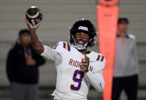 Serra và Riordan tranh chức vô địch WCAL