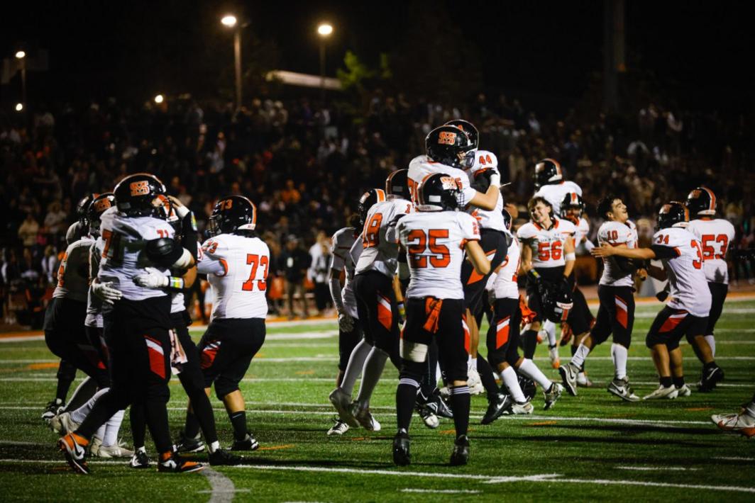 San Mateo đánh bại Woodside, tiến vào bán kết CCS D-III 1 BNG L WOODSIDEFB 1114 18