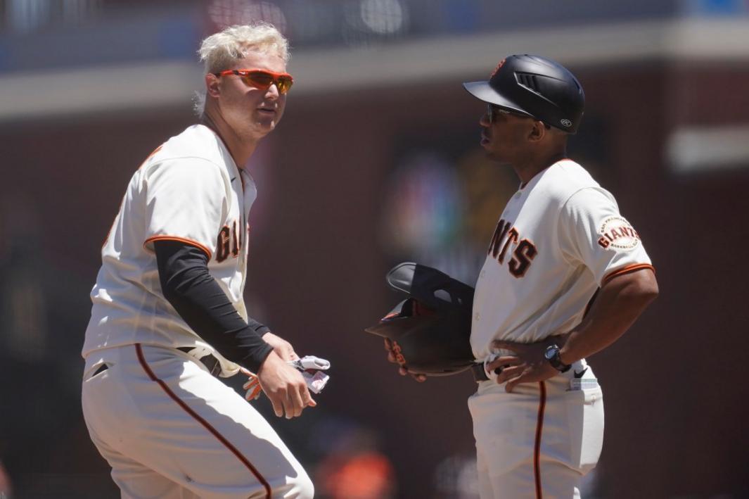 Ai có thể gia nhập đội ngũ huấn luyện San Francisco Giants mùa giải tới? 1 BNG Royals Giants Baseball 98615610