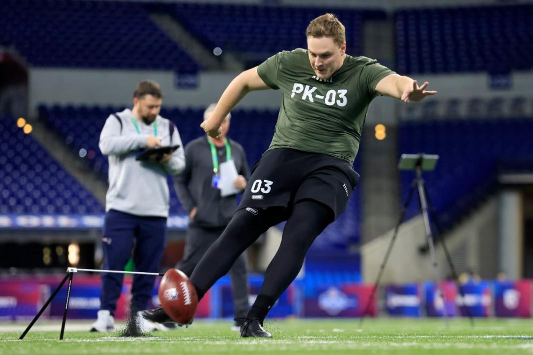 Rams Thay Người Đá Phạt, Đẩy ‘The Thiccer Kicker’ Harrison Mevis Lên Thay Joshua Karty 1 BNG Z RAMS 1108