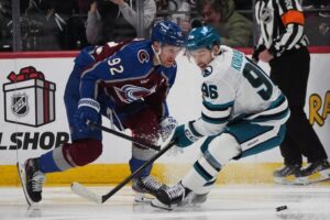 Sharks nhận bài học từ đội Colorado Avalanche