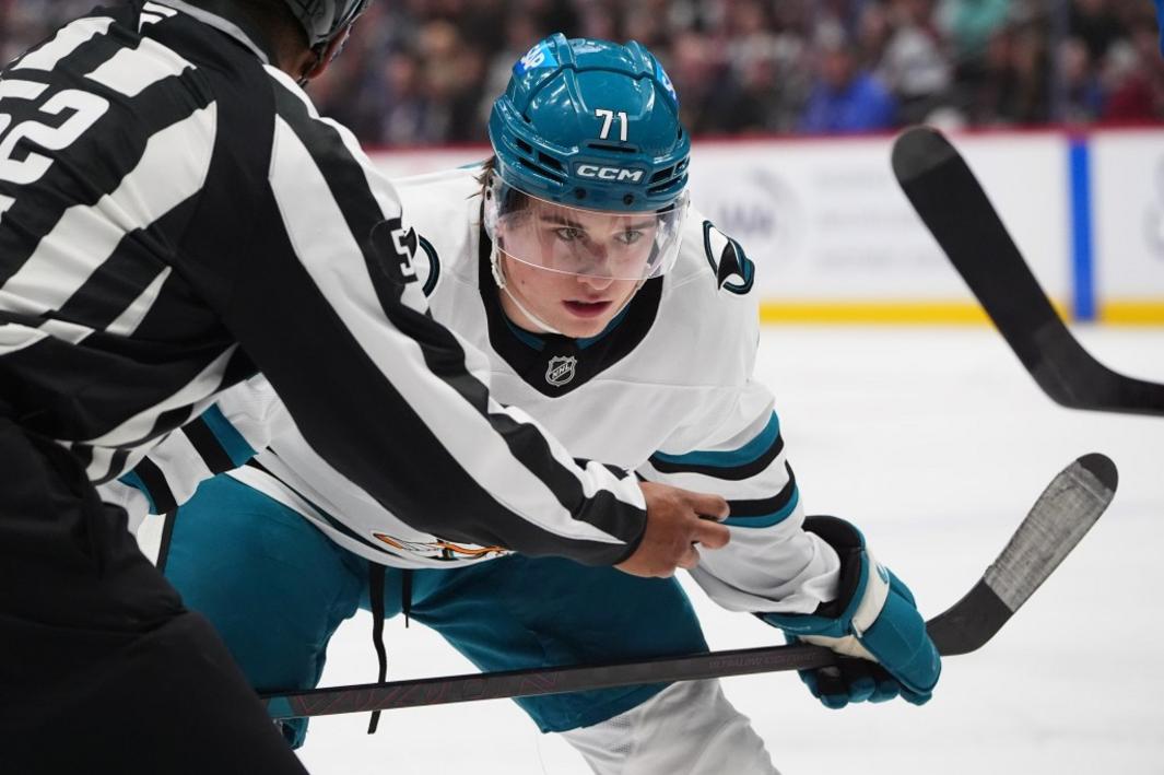 Sharks bám vào hy vọng sau trận thua đậm trước Avalanche 1 BNG Z SHARKS 1127 4