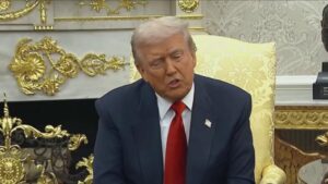 Người Mỹ gốc Afghanistan lo ngại sau bình luận của Tổng Thống Trump về nhập cư 15 Người Mỹ gốc Afghanistan lo ngại sau bình luận của Tổng Thống Trump về nhập cư