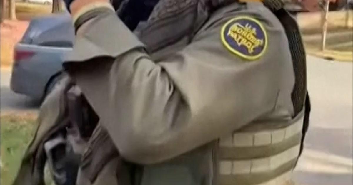 Cư dân Charlotte quay phim Đội Tuần tra Biên giới trong sân nhà 1 Border Patrol Charlotte Thumb Vert roqmmi