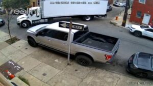 Tài xế xe tải gây tai nạn liên hoàn rồi bỏ trốn ở Philadelphia, cảnh sát cho biết 3 Tài xế xe tải gây tai nạn liên hoàn rồi bỏ trốn ở Philadelphia, cảnh sát cho biết