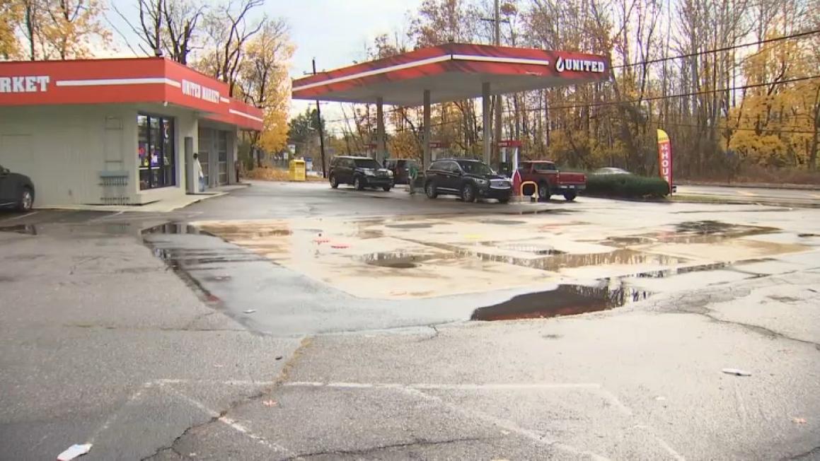 Phụ nữ bị tông xe tại trạm xăng ở Pennsylvania trong vụ giận dữ trên đường 1 Bucks County road rage