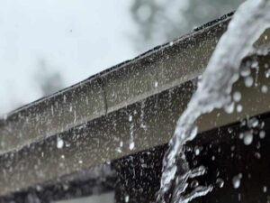 Lốc xoáy và dông bão lớn ảnh hưởng khu vực Houston, cư dân được khuyến khích gửi hình ảnh về tình hình thời tiết