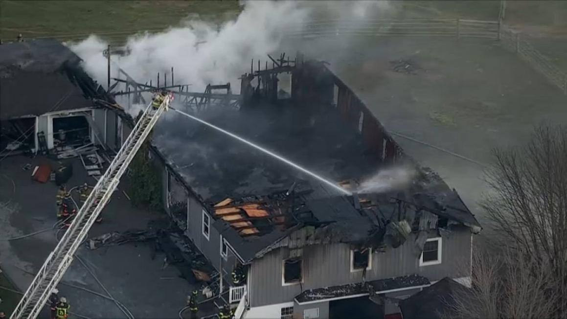 Hỏa hoạn thiêu rụi kho thóc ở Hạt Chester 1 Chester co barn fire 11 17 25