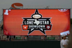 Texas Đón Texas A&M Trong Chương Cuối Cùng Của Cuộc Đối Đầu “Lone Star Showdown”