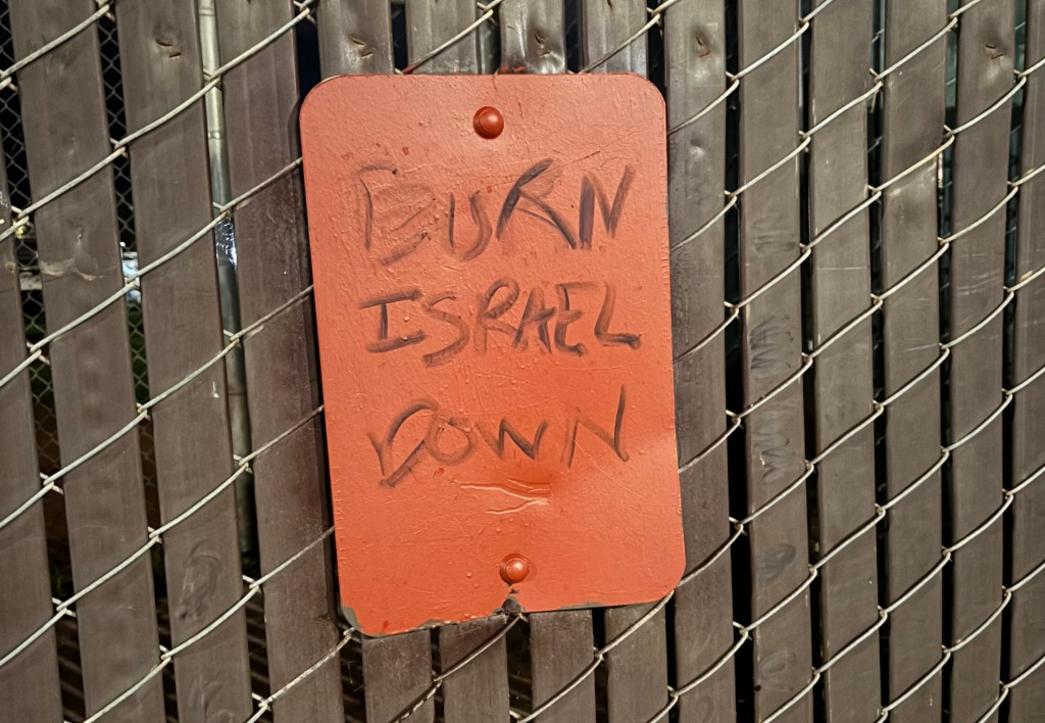 Phân biệt đối xử với Israel: Lời lẽ căm ghét trong tranh vẽ ở Albany bị lên án 1 EBT L GRAFFITI 01