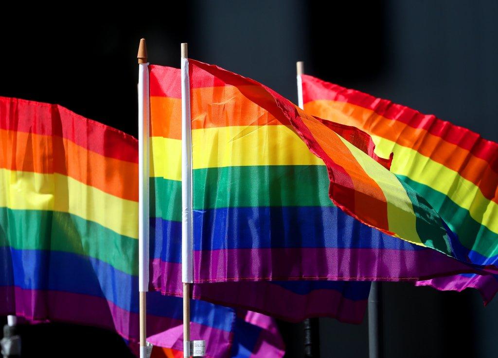 Trung tâm LGBTQ Oakland giảm dịch vụ vì mất tài trợ 1 EBT L OAKPRIDE 0909 4 1