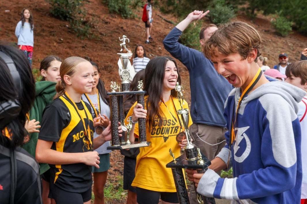 Học sinh Trung học Oakland Thi Đấu Giải Chạy Việt Dã OAL 1 EBT L OAKXCOUNTRY 1116 4