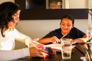 Chia sẻ Tinh thần: Mở cánh cửa đại học cho sinh viên và học sinh nghèo, thế hệ đầu tiên 13 Chia sẻ Tinh thần: Mở cánh cửa đại học cho sinh viên và học sinh nghèo, thế hệ đầu tiên