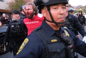 Thư Độc Giả: Xô xát tại UC Berkeley báo hiệu điều xấu cho tự do ngôn luận 32 Thư Độc Giả: Xô xát tại UC Berkeley báo hiệu điều xấu cho tự do ngôn luận