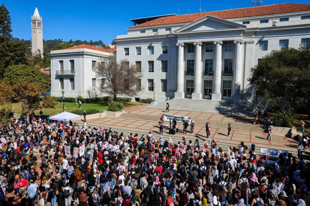 Chánh án Tòa Liên bang ngăn Tổng thống Trump cắt ngay ngân sách Đại học California 1 EBT L UCBFED 0913
