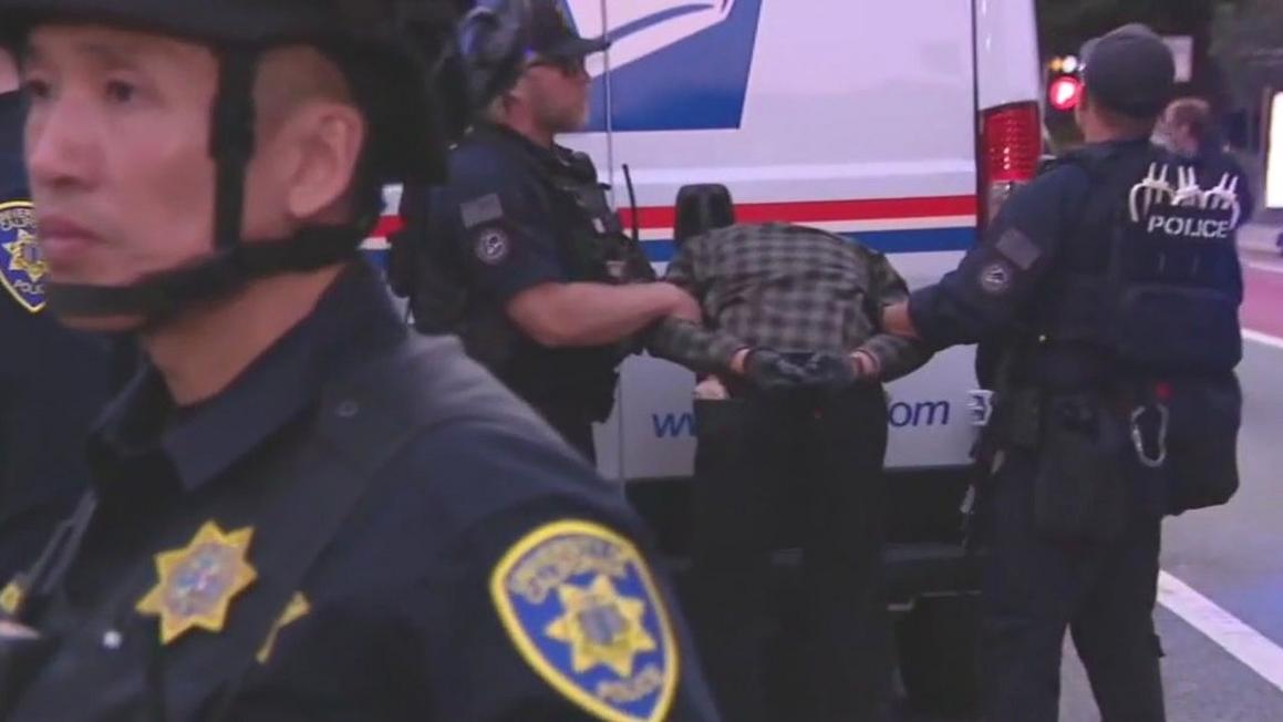 Xô xát trước sự kiện của Turning Point USA 1 ED0DD3486338847B1274E77B4BF9F23F