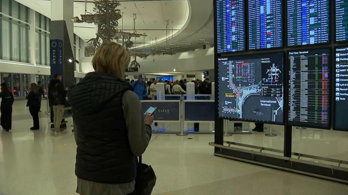 Những điều cần biết về việc cắt giảm chuyến bay do Chính phủ đóng cửa 1 Flight Board