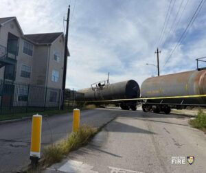 Tàu hỏa trật bánh tại Houston, sơ tán một phần khu chung cư