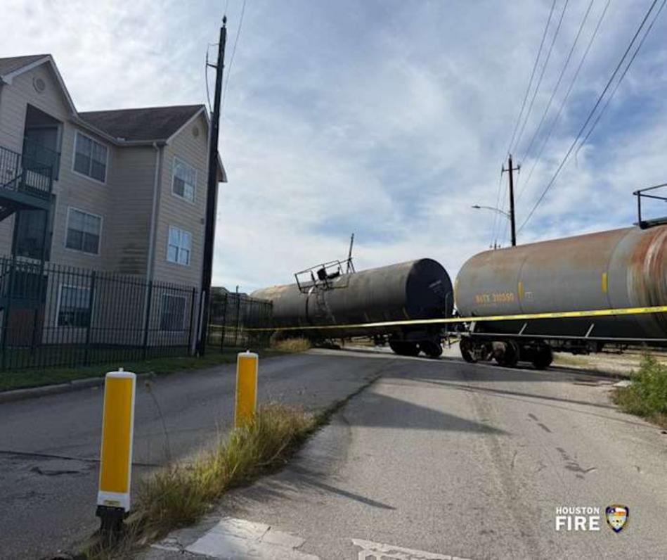 Tàu hỏa trật bánh tại Houston, sơ tán một phần khu chung cư 1 GV3EF3M4S5GLDEIXYVZL55FH2M
