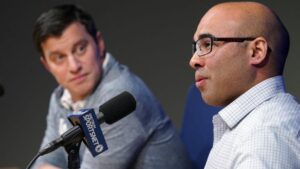 Chủ sở hữu mới của Lakers, Mark Walter, bổ nhiệm hai giám đốc điều hành của Dodgers làm cố vấn đặc biệt